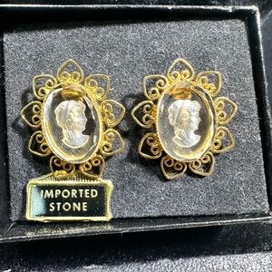 Vtg: Imported Glass Stone Intaglio Screw-back Earrings